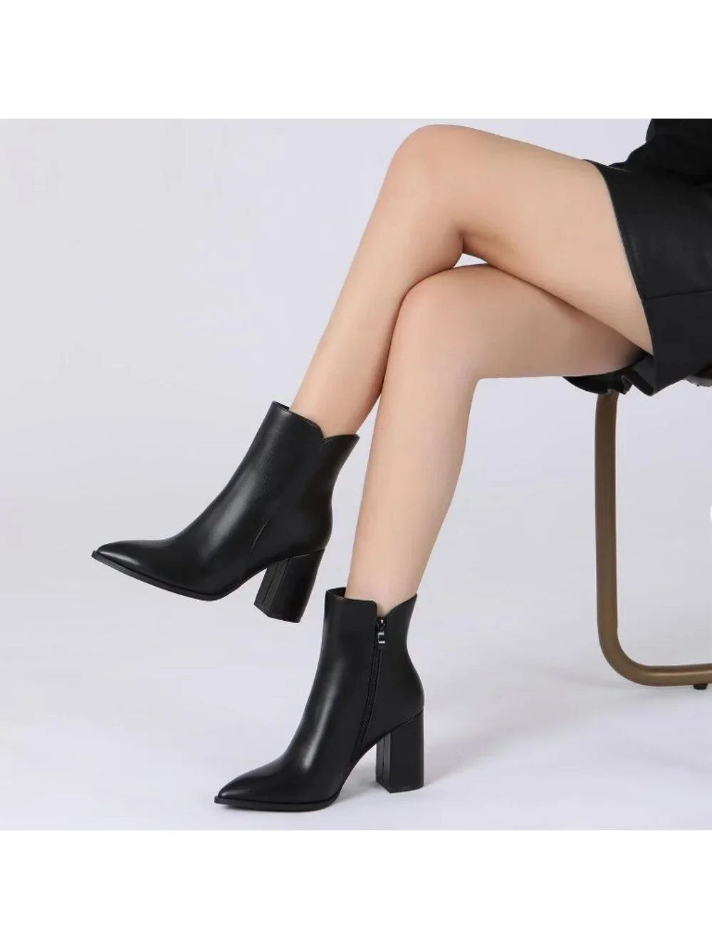 Women's Black Fashion Pointed Toe Chunky Block Heel Side Zipper Short Ankle Boot